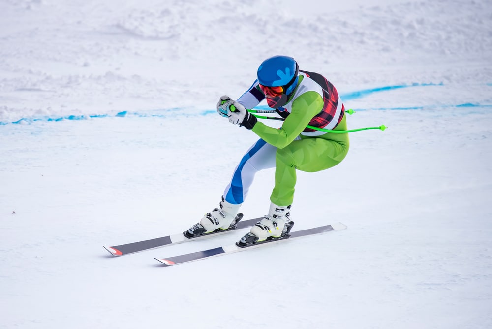 skijaš u skijaškoj utrci
