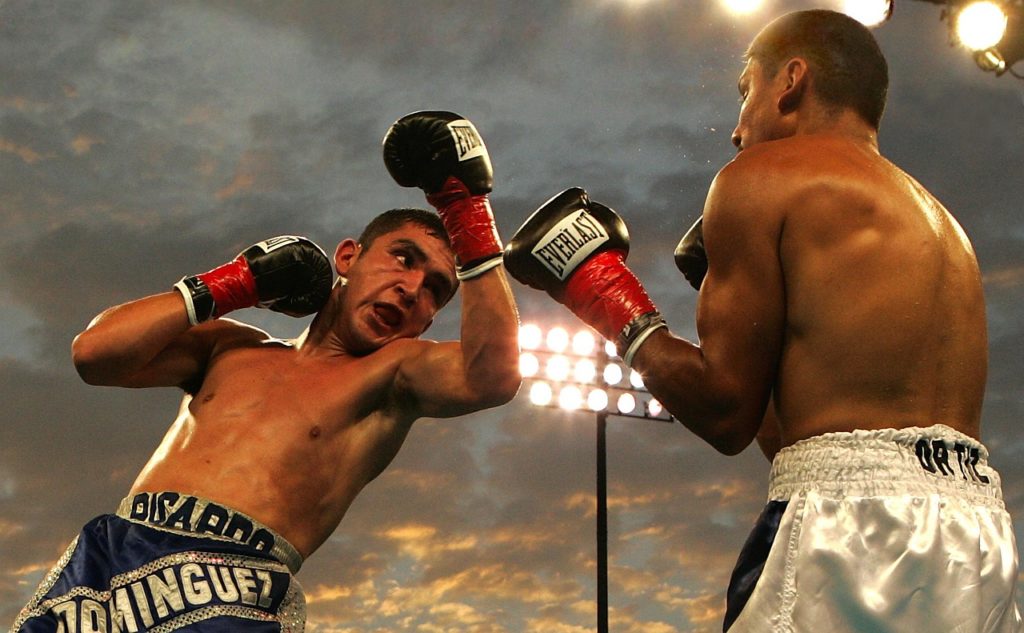 Udarac u boksu može biti usmjeren prema glavi ili tijelu protivnika.